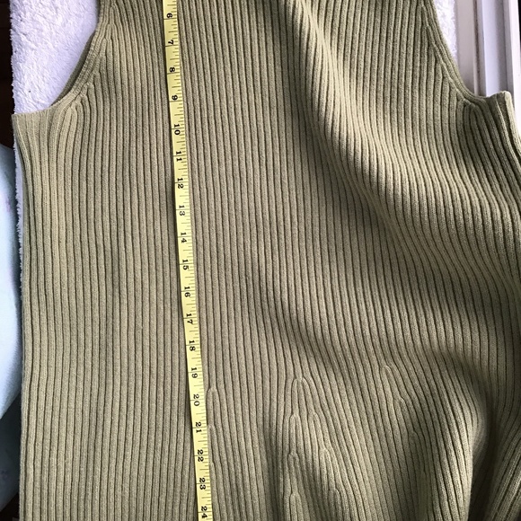 Rena Rowan %100 Merino Wool sleeveless sweater - Picture 12 of 12